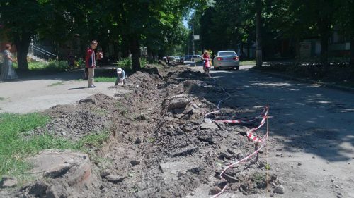 ремонтні роботи дорожнього покриття на вулиці Козацької Слави