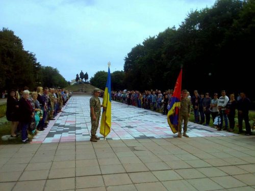 Жовтоводці зібралися щоб проститися з захисником України Володимиром Серченко